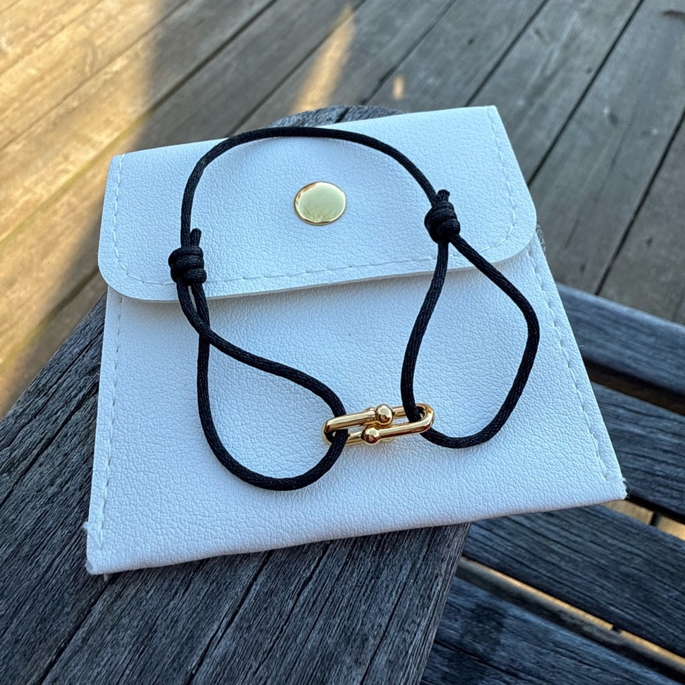 Amore Silk Bracelet 18K Gold Plated U-Lock,‎ Black